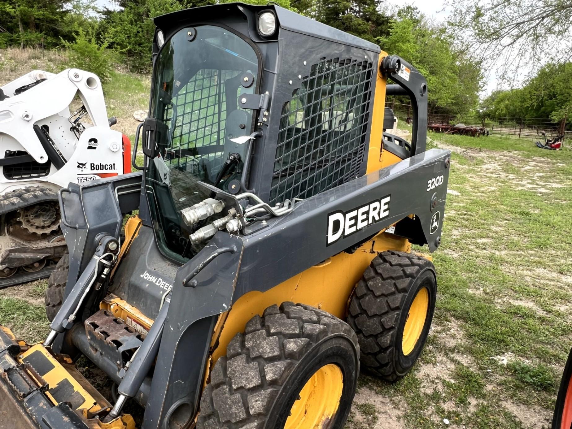 2012 Deere 320D Skid Steer w/ Bucket near Manhattan, Kansas